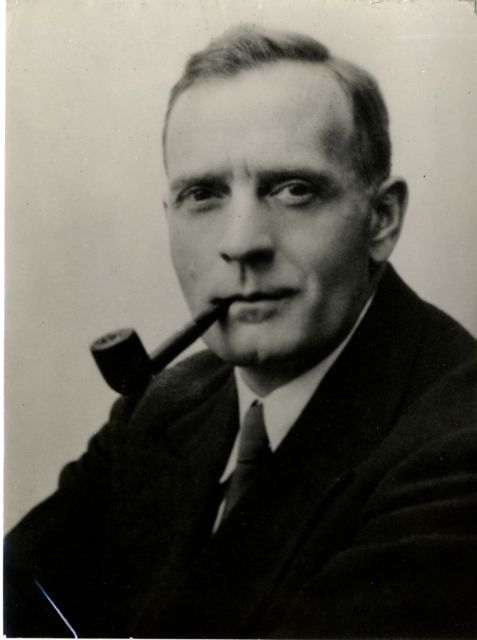 edwin_hubble_portrait